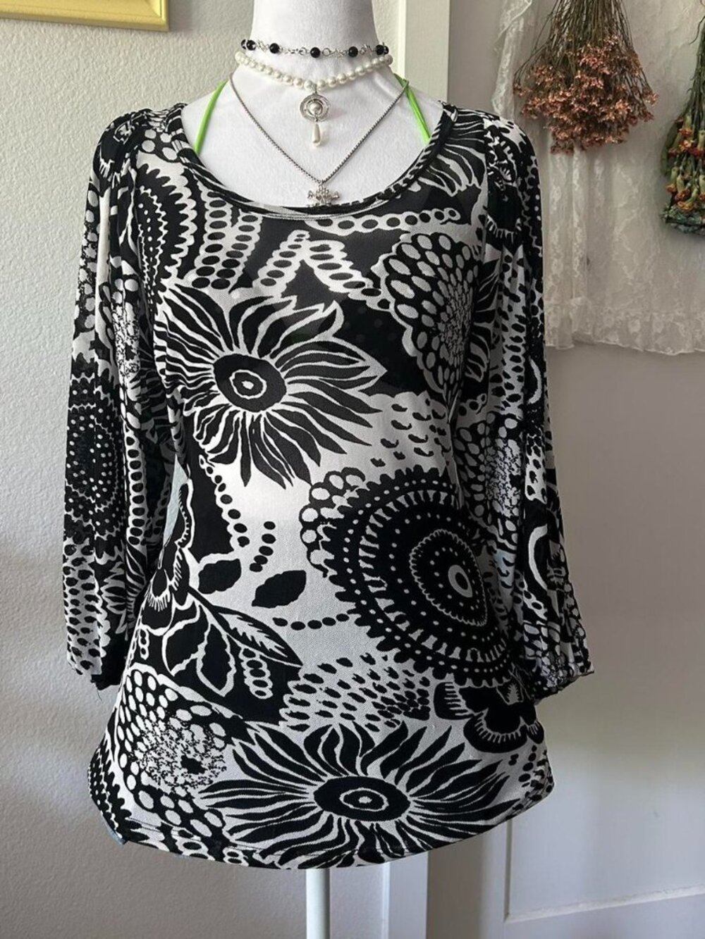 Y2K Karen Kane Black and White 3/4 Sleeve Micro Mesh Tunic Top
